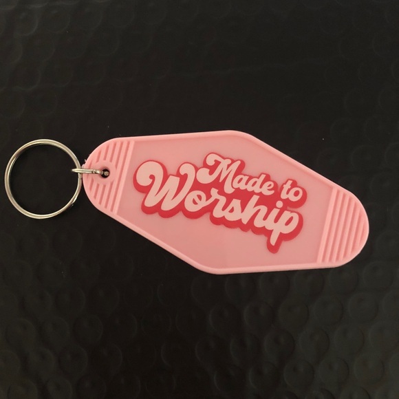 Motel Keychain~ Multi-Color/Two Sides - Picture 2 of 2